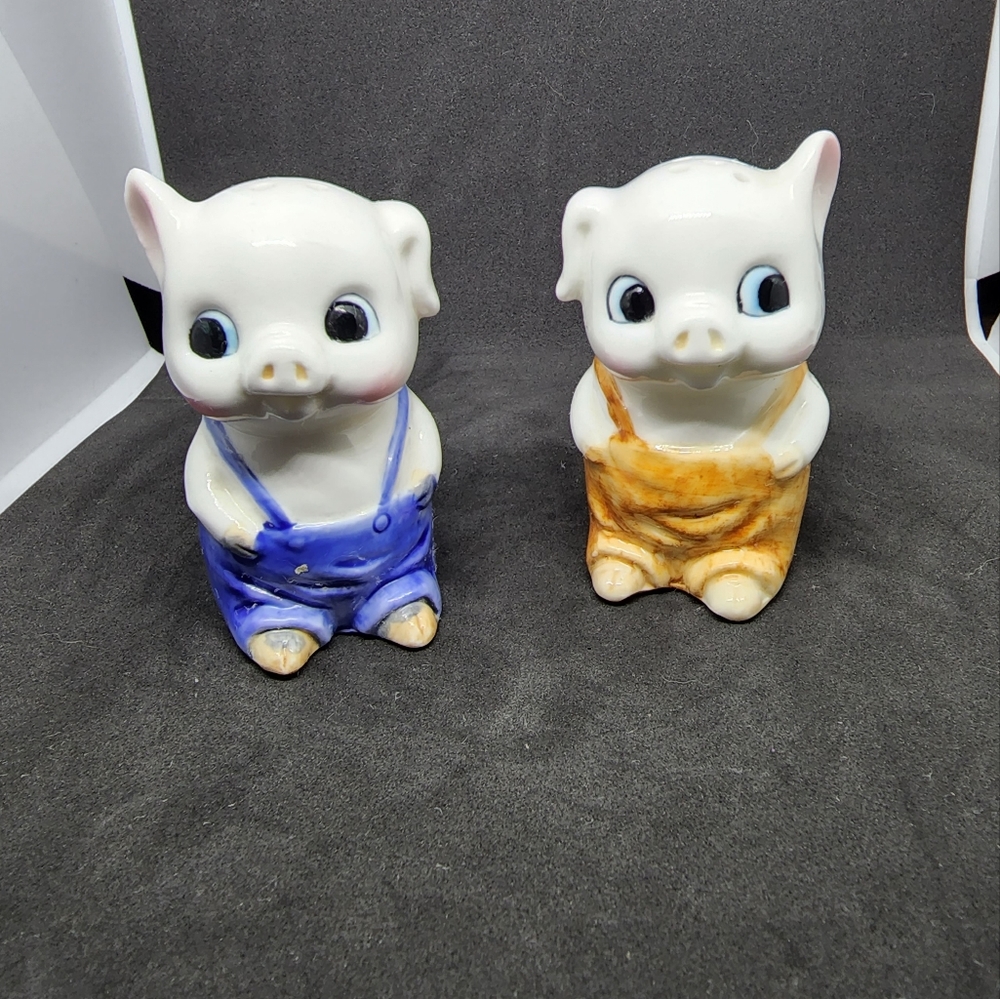 Piggys In Overalls 🐷 Salt + Pepper Shakers